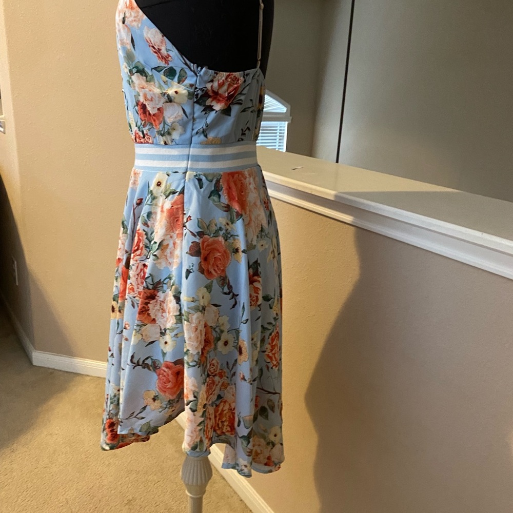 Dress - Picture 3 of 6